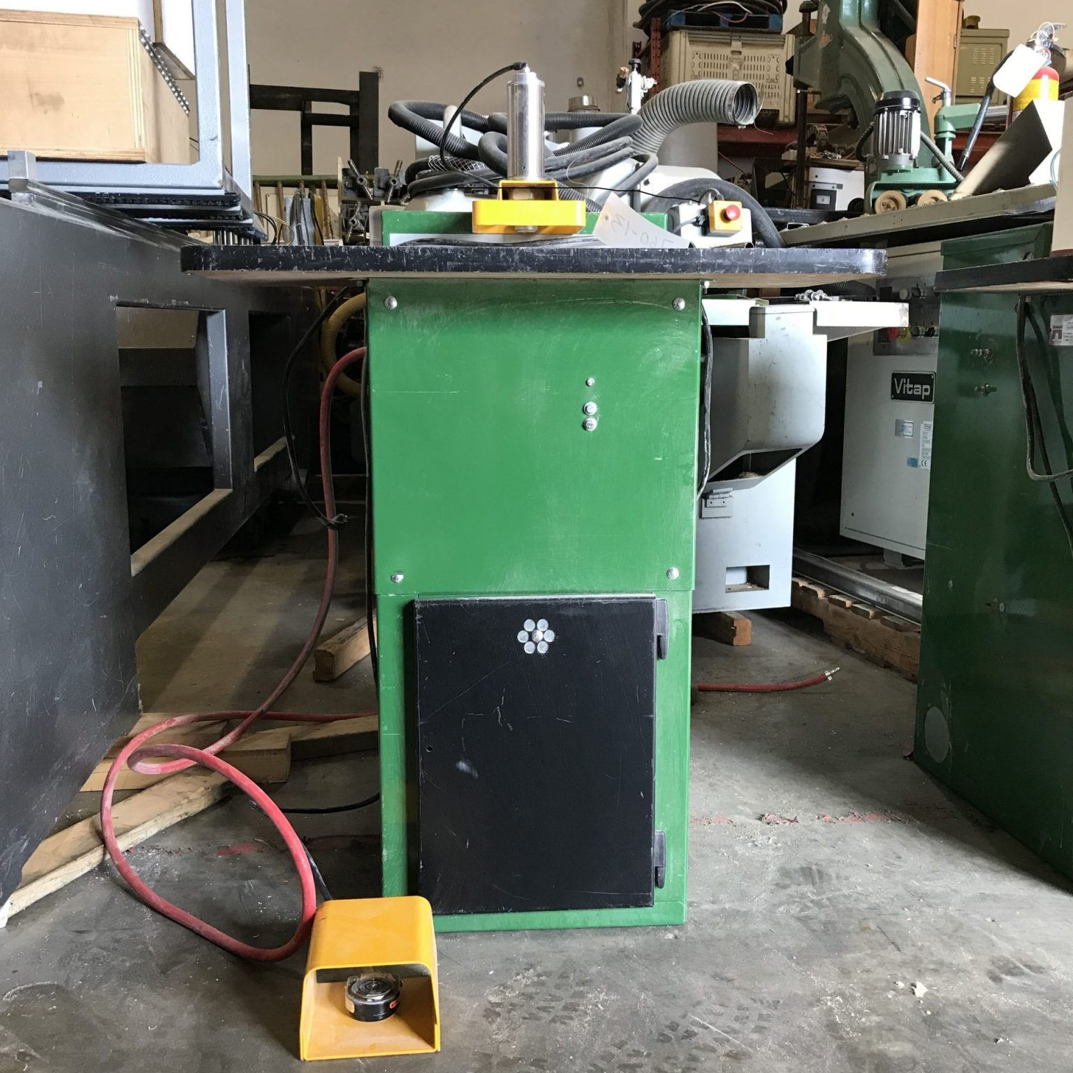 Grade Castle Pocket Hole Puncher Machine with OEM
