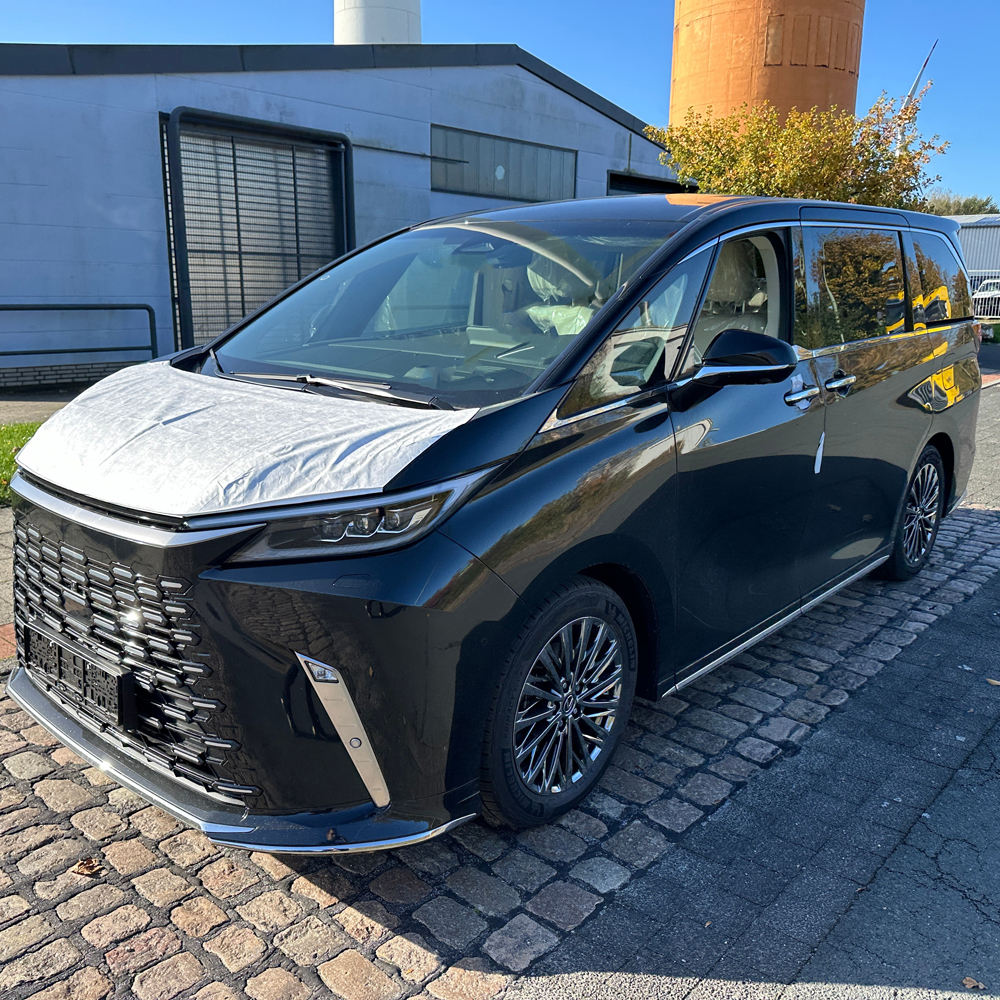 LM SUV 5-Seater 4.1-6L Turbo Automatic Dark Interior