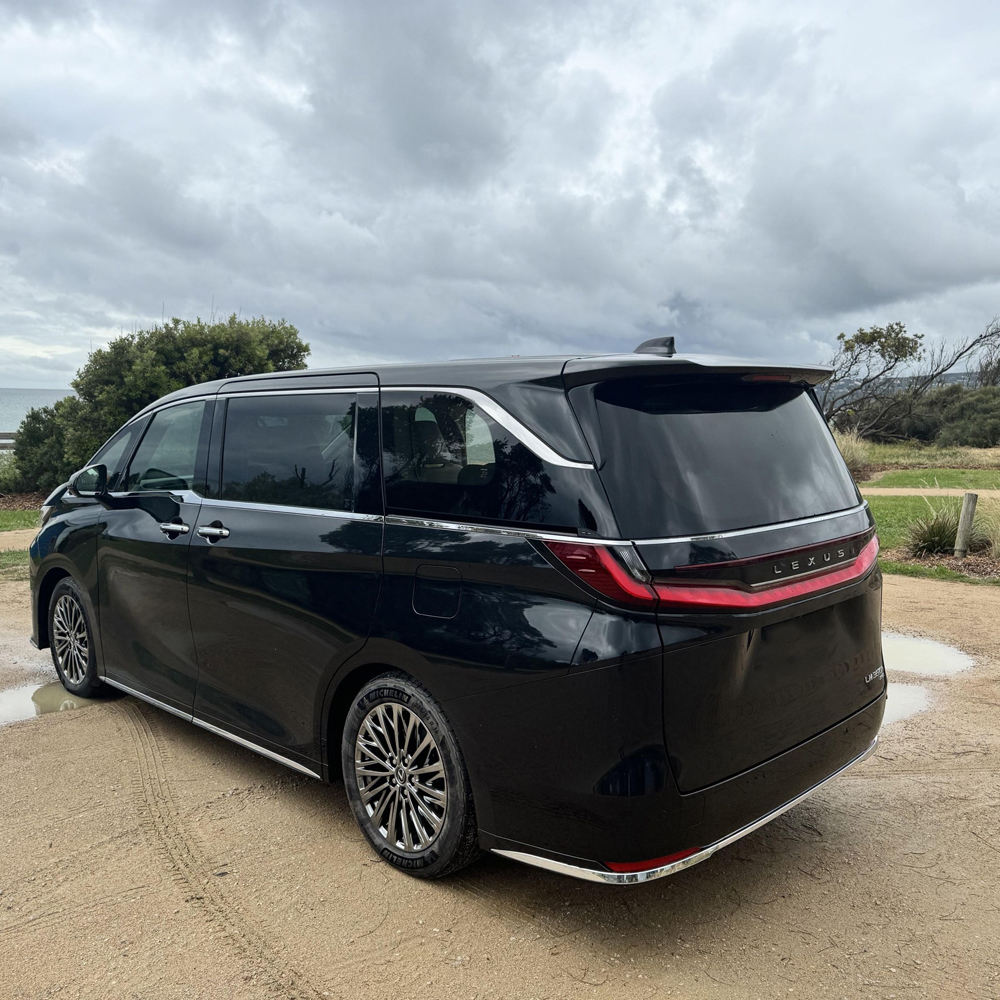 Lexus LM 2024 350h 5-seater SUV Used Car